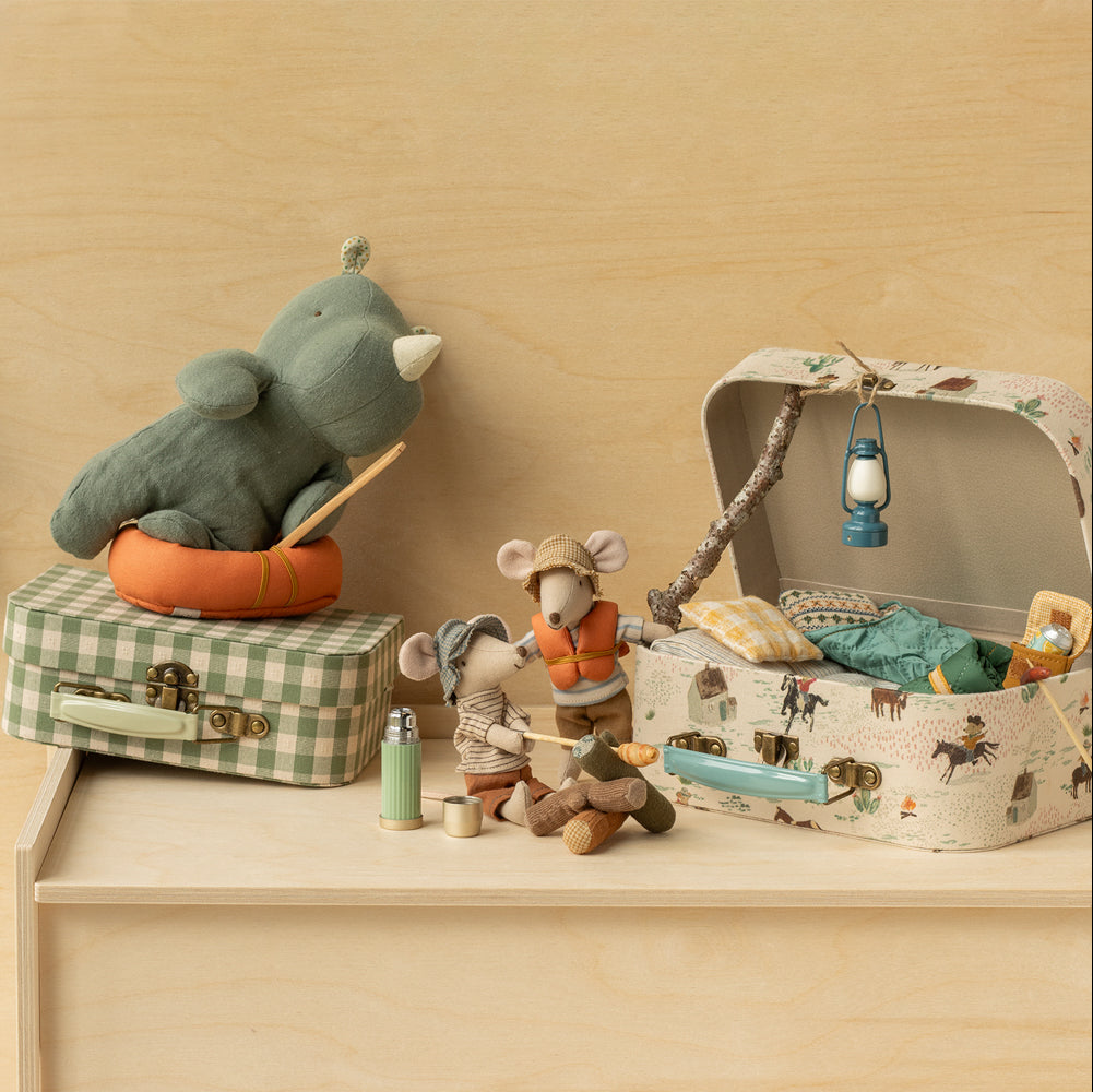 Maileg Hiker Mouse, Big Brother - Thin Stripes - Lifestyle