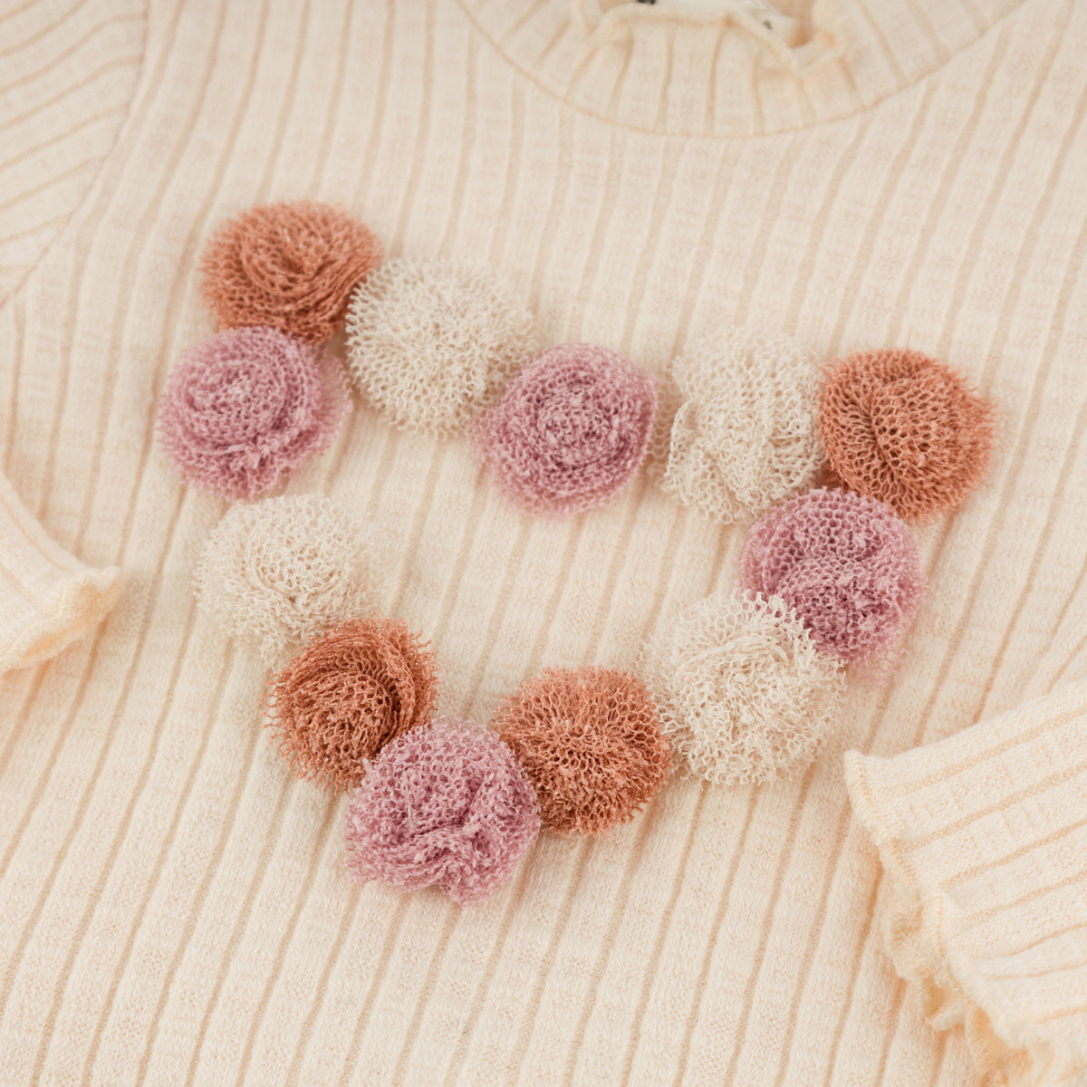 oh baby! Two Piece Lettuce Edge Set - Poms Heart - Natural - Close Up