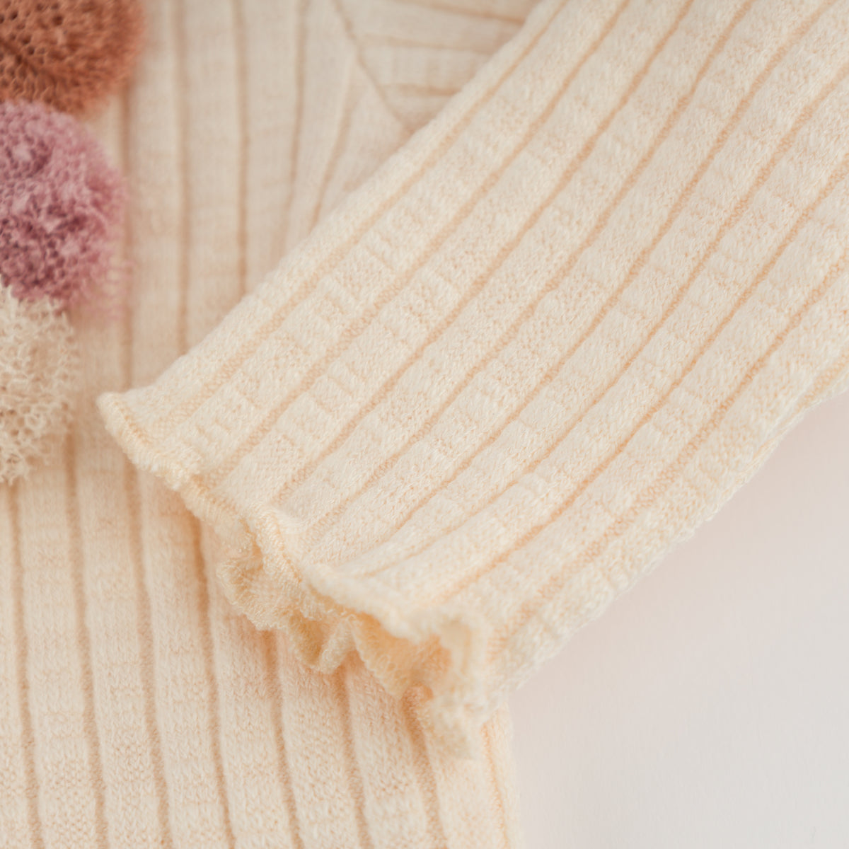 oh baby! Two Piece Lettuce Edge Set - Poms Heart - Natural - Sleeve