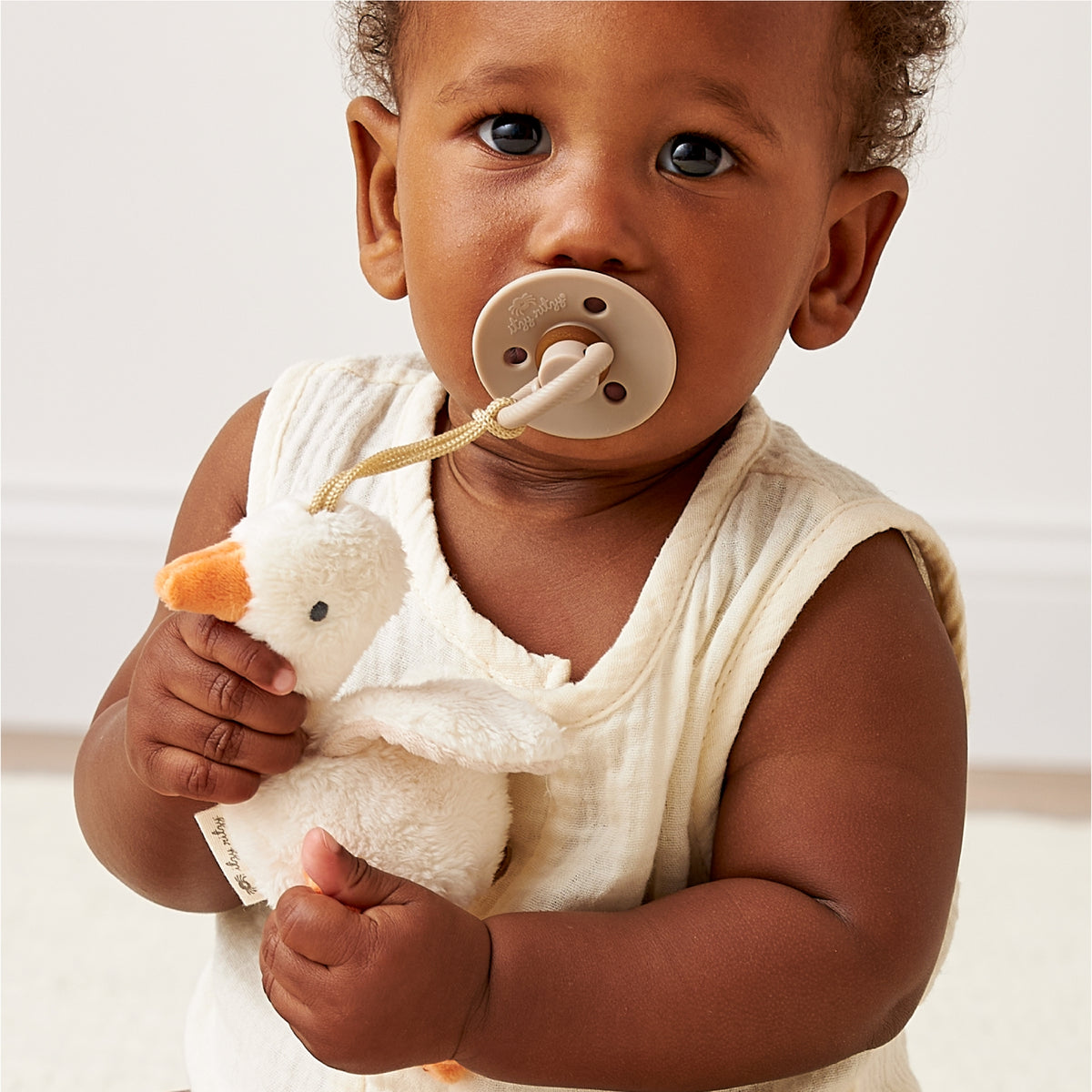 Bitzy Pal Natural Rubber Pacifier & Plush - Lifestyle