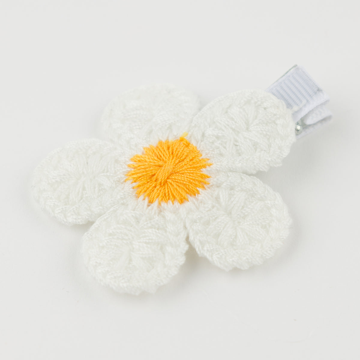 oh baby! Crochet Patch on Grosgrain Clip - Daisy - White - Close Up