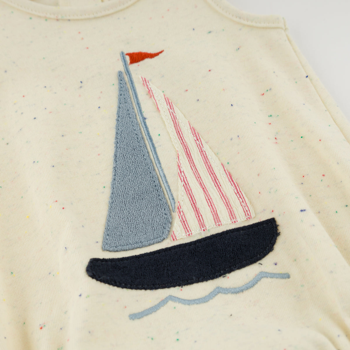 oh baby! Bubble Onesie -Sailboat Applique - Confetti Natural