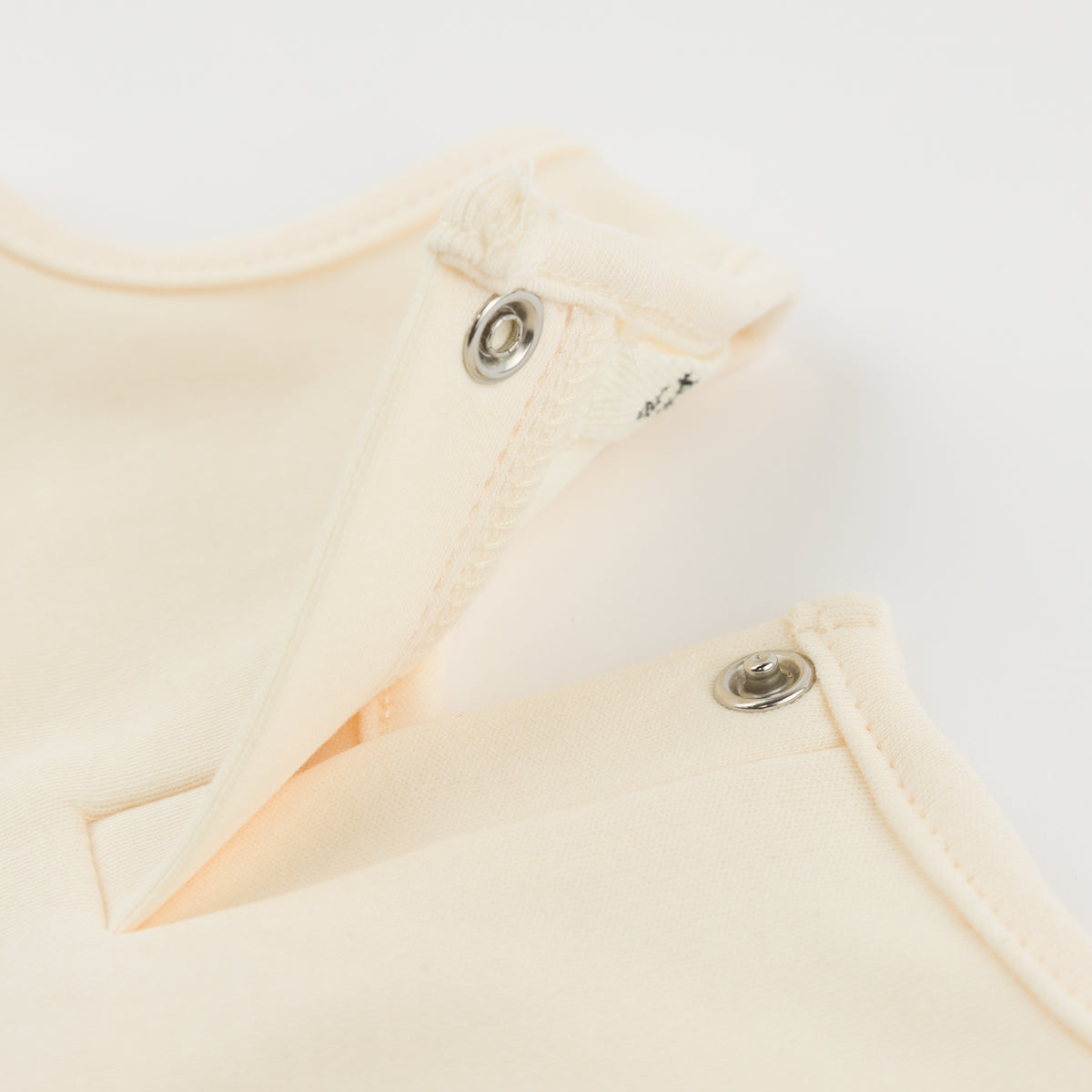 oh baby! Bubble - Terry Pink Ruffle Heart Applique - Milk - back Snap
