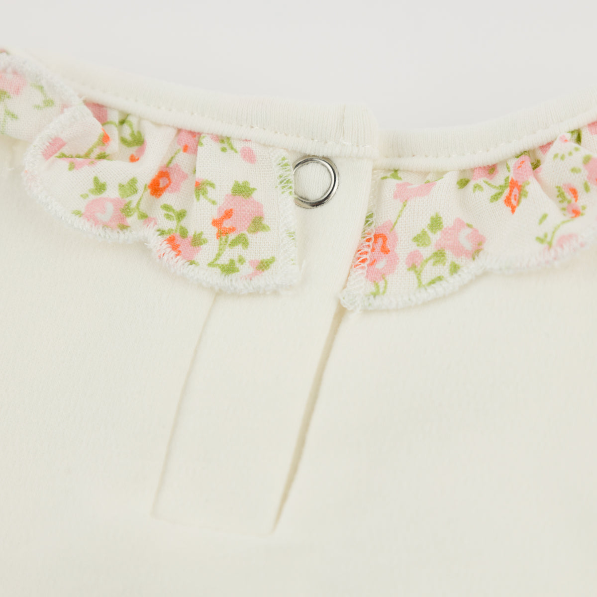 oh baby! Bella Bubble - Blush Poppy Sprig Ruffle Bow - Oyster - Back Snap