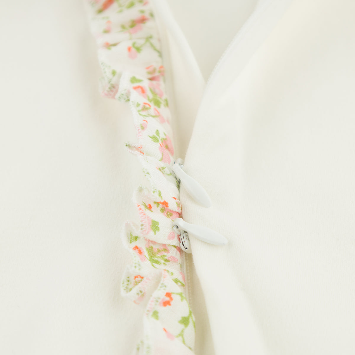 oh baby! Ruffle Footie - Blush Poppy Sprig - Oyster - Two-Way Zipper