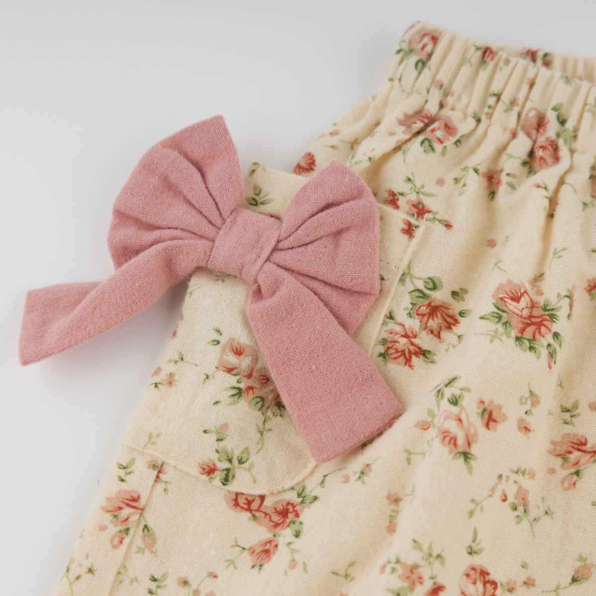 oh baby! Side Pocket Pant With Bows - Vintage Peonies - Natural - Bow