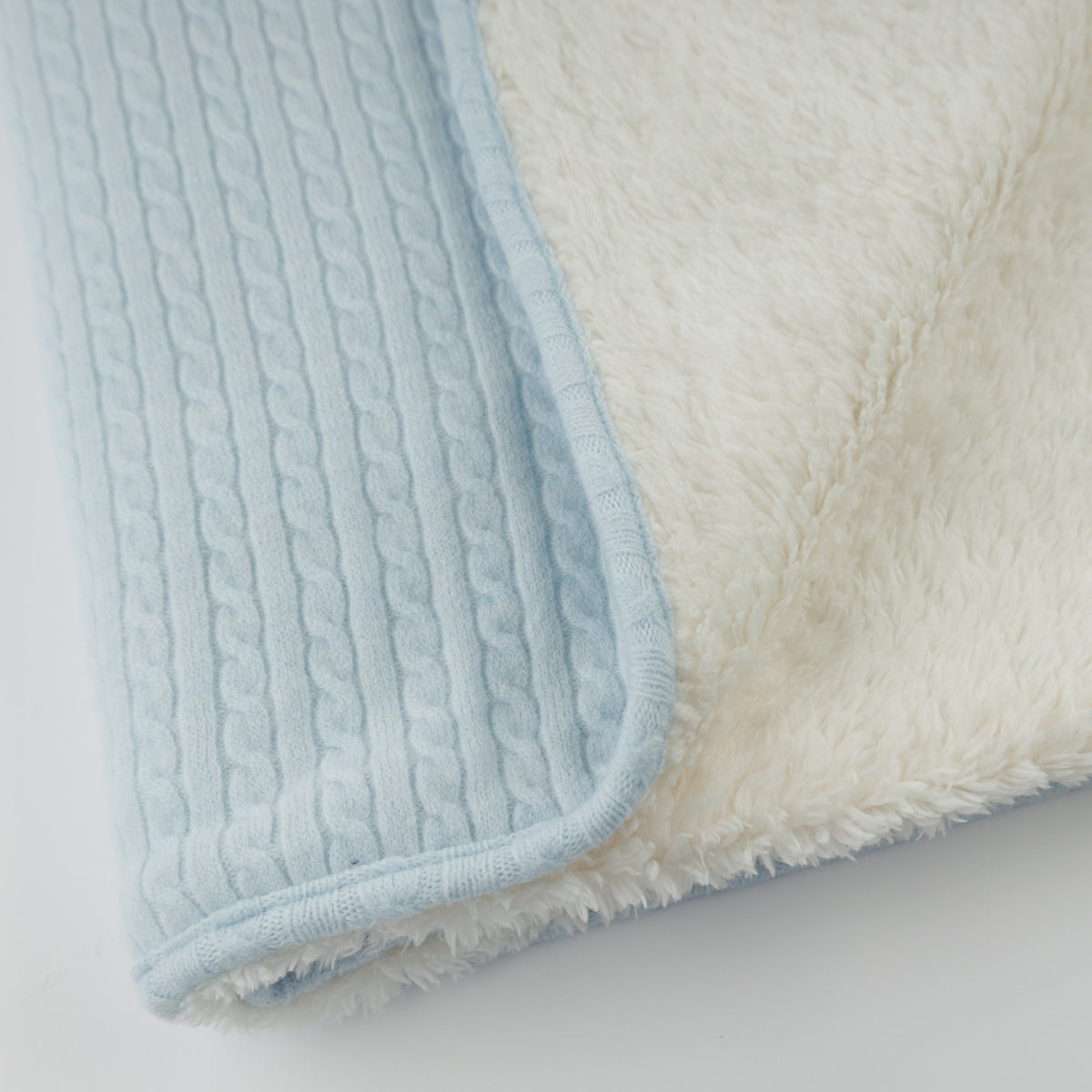 oh baby! Cable Knit Snowdrift Blanket - Sky Blue - Close Up