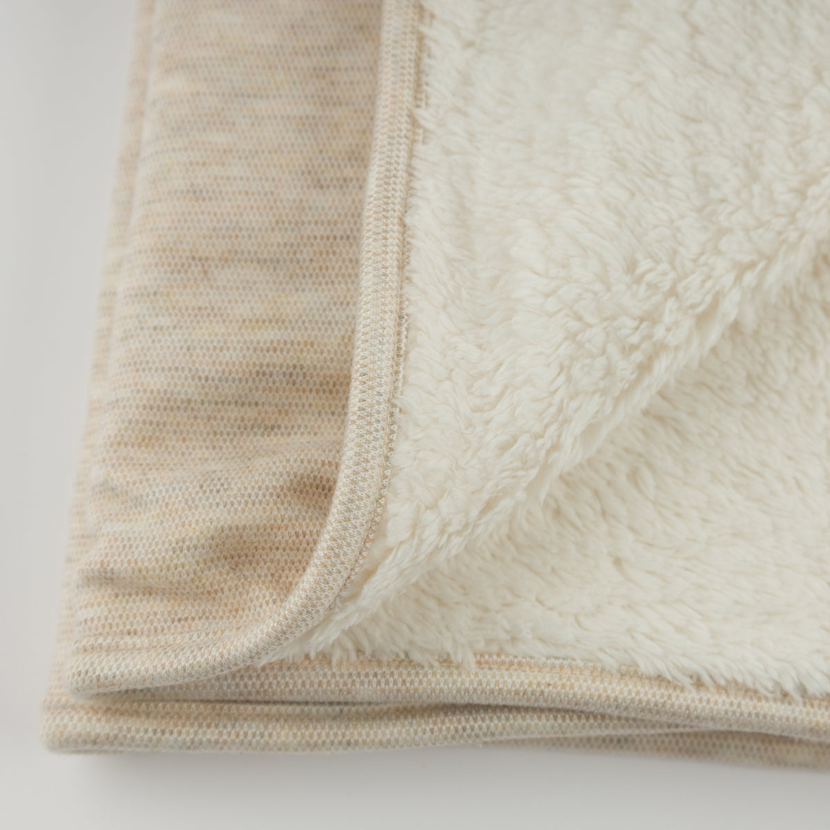 oh baby! Honeycomb Snowdrift Blanket - Sand - Close-Up