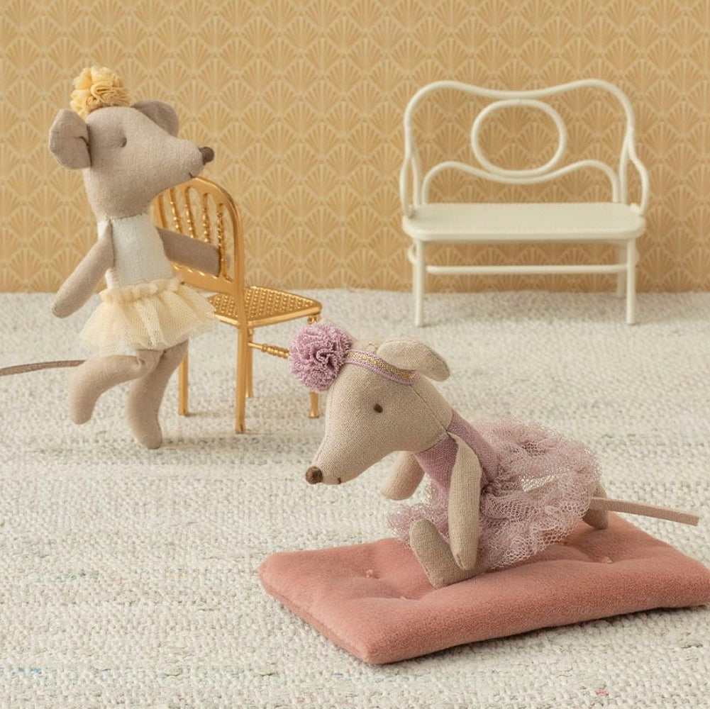 Maileg Ballerina Mouse, Little Sister, Heather - Lifestyle - Stretching