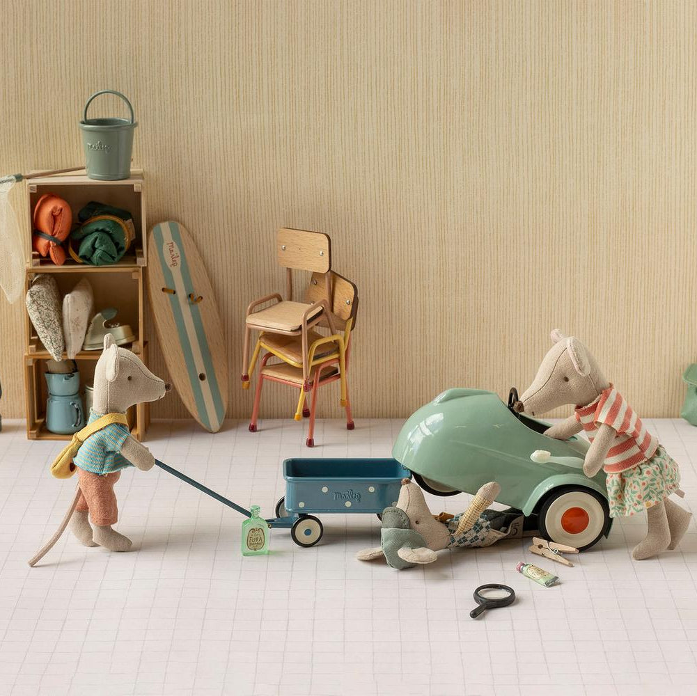 Maileg Mouse Car - Light Mint - Lifestyle