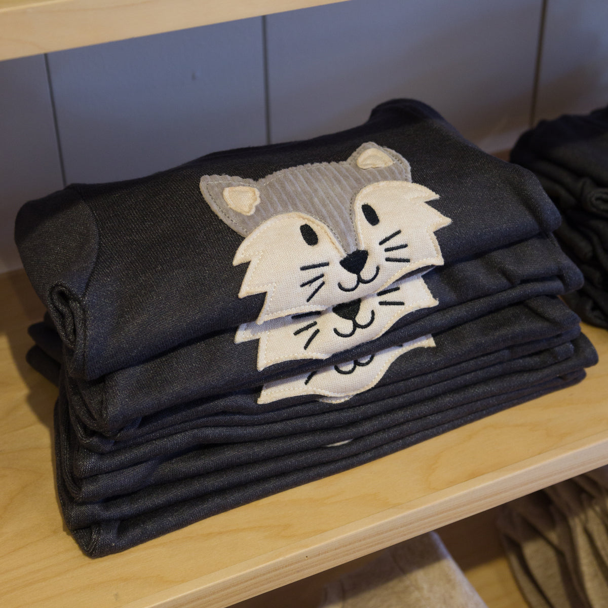 oh baby Brooklyn Boxy Sweatshirt - Wolf - Charcoal