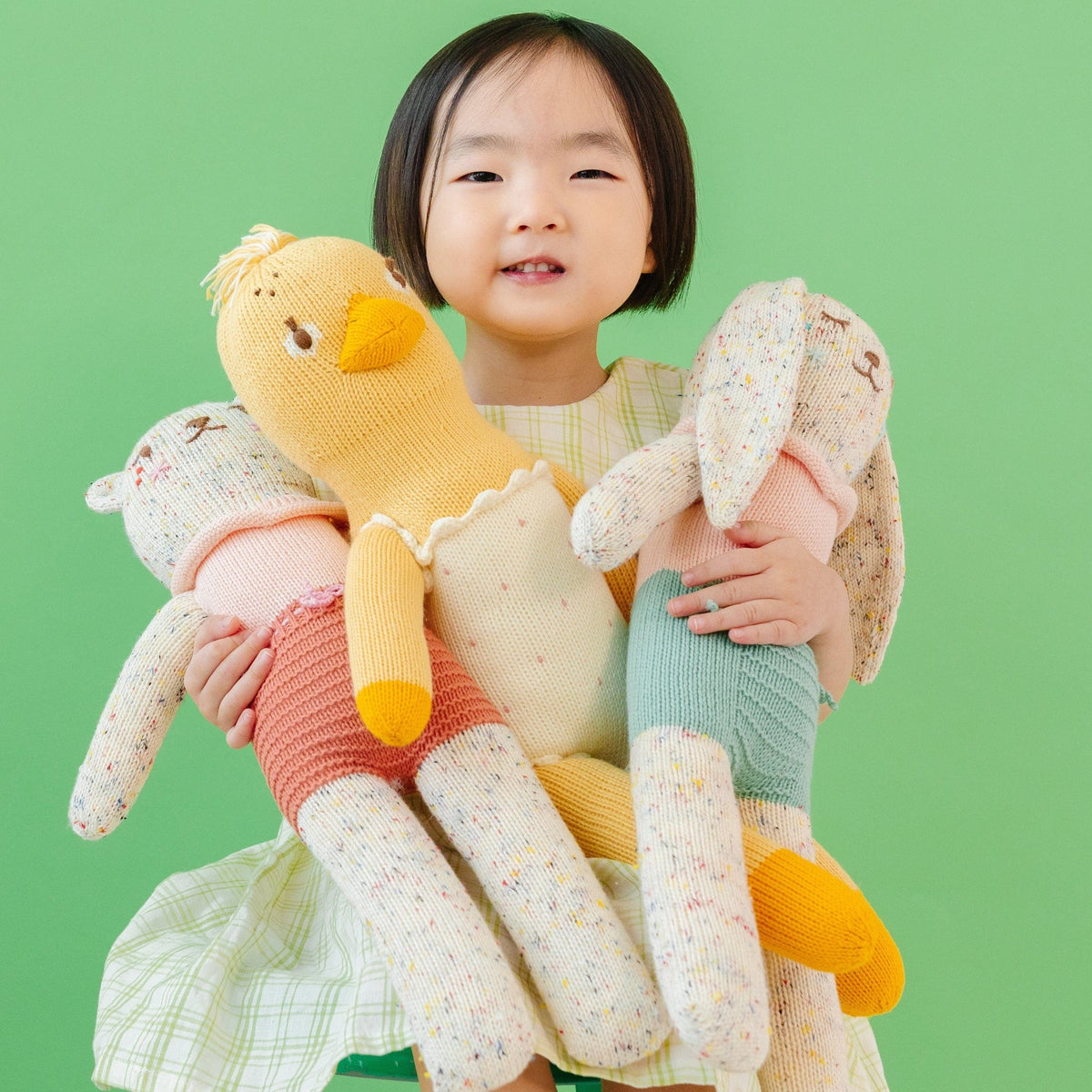 Blabla Knit Doll - Lucille the Duck - Regular - Lifestyle - holding reg size dolls