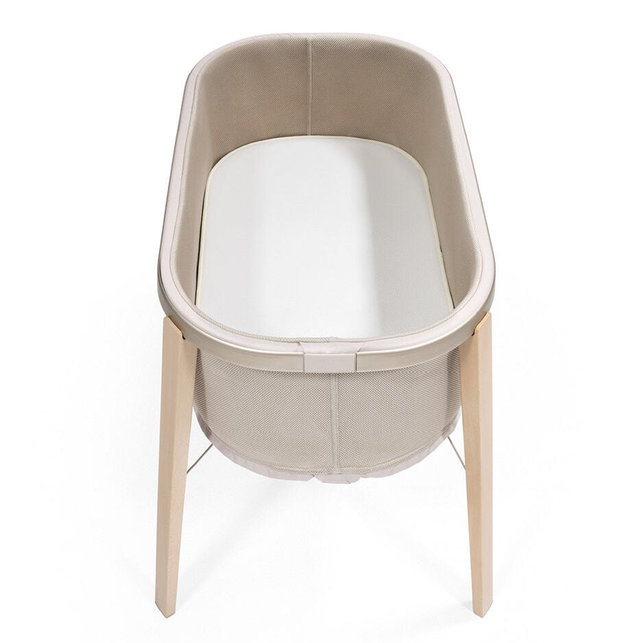 Stokke® Snoozi™ Protection Sheet - in bassinet