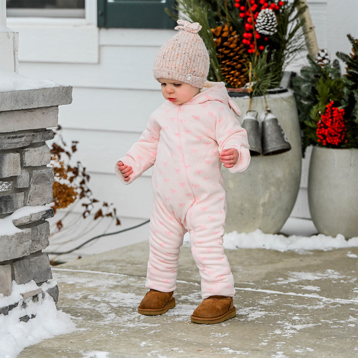 oh baby! Snowdrift Teddy Bunting - Mini Bows - Pale Pink - Outside