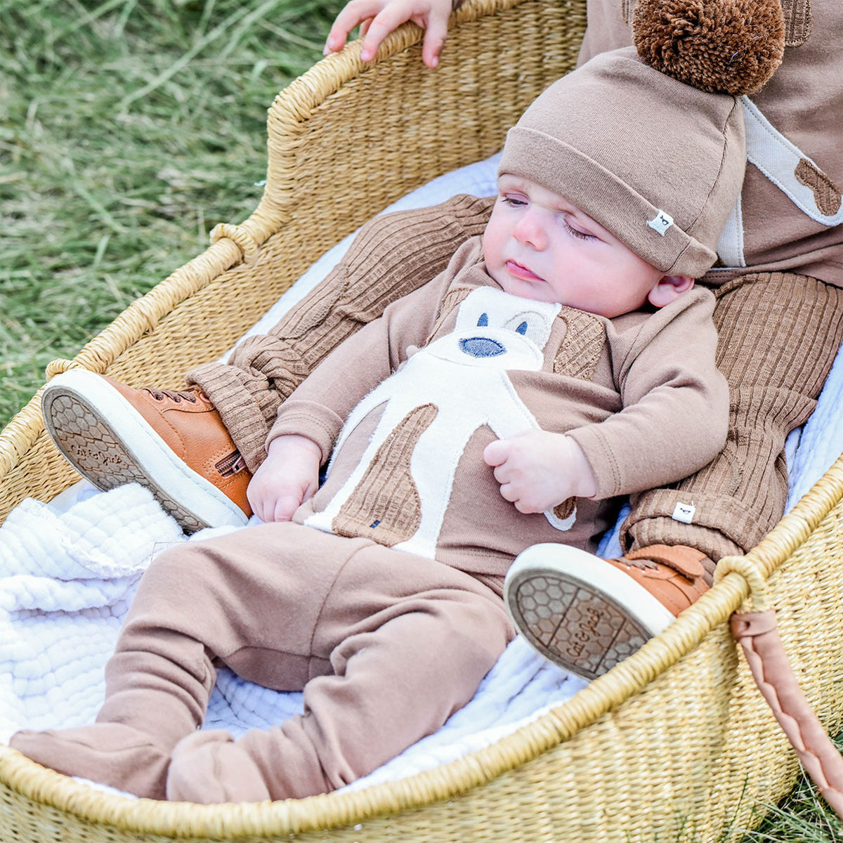 oh baby! Cotton Baby Rib Snowdrift Booties - Chocolate - Lifestyle