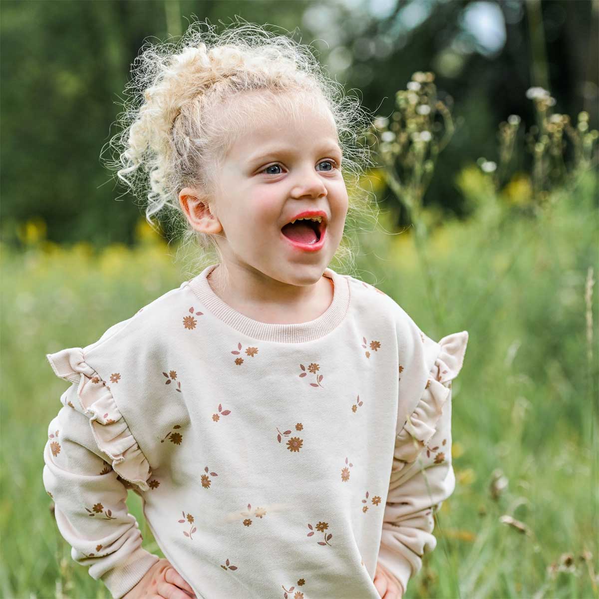 oh baby Millie Slouch Sweatshirt with Mini Daisies with Leaves Print Shell