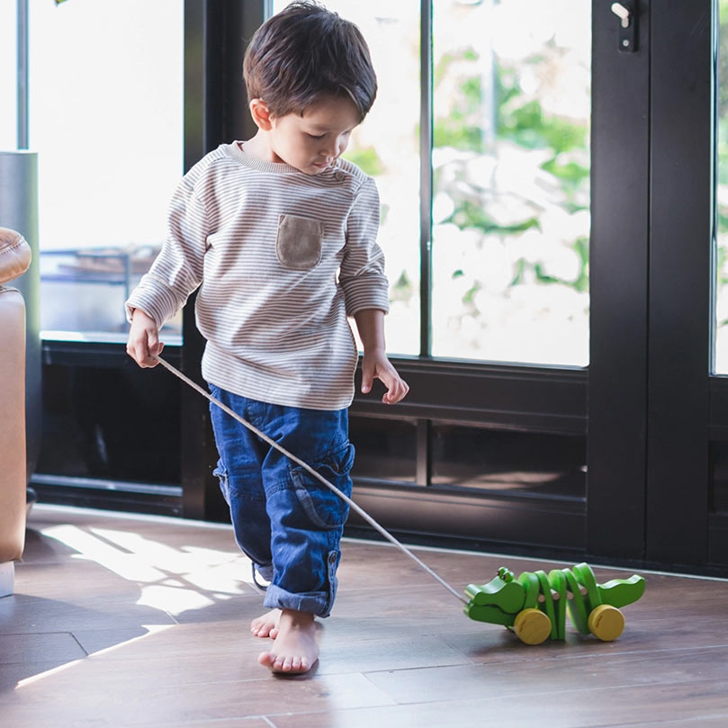 PlanToys Dancing Alligator Pull Toy - Lifestyle