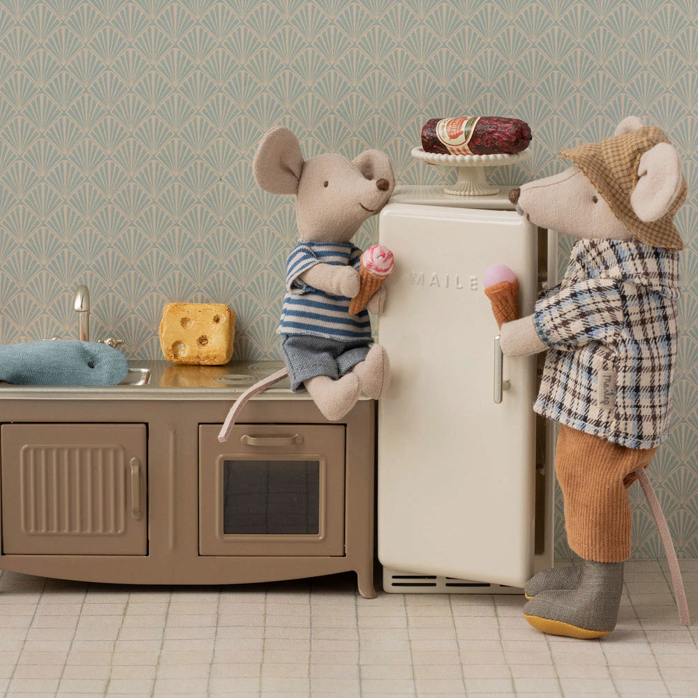 Maileg Metal Fridge, Mouse - Off White - Lifestyle