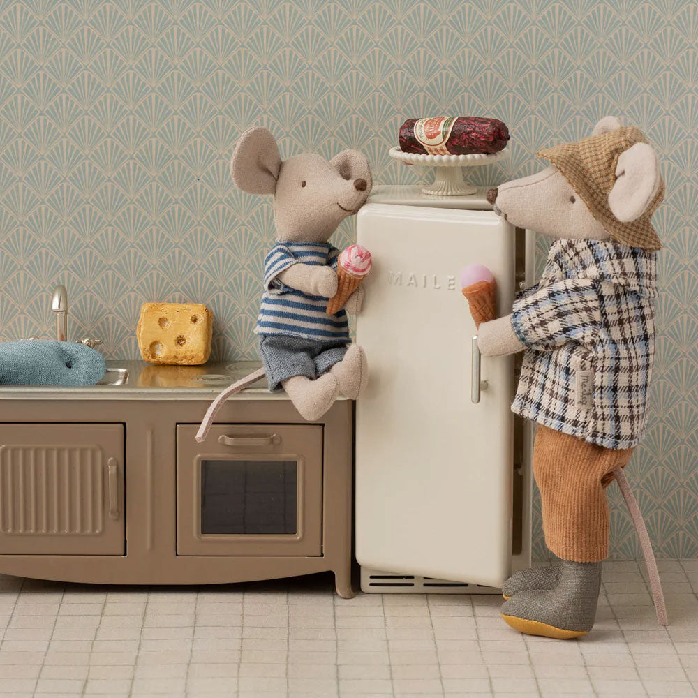 Maileg Granddad Mouse - Lifestyle