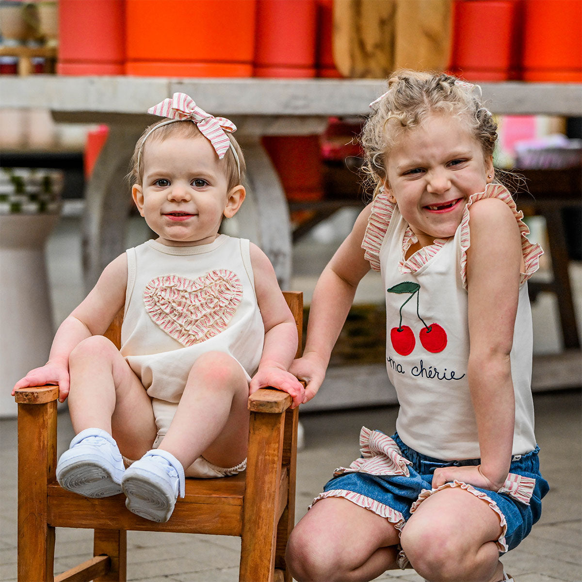 oh baby! Bubble - Stripes Ruffle Heart - Natural - Lifestyle with sister laughing
