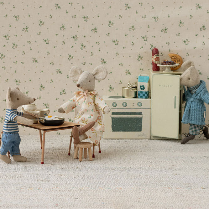 Maileg Cooking Set, Mouse - Kitchen Lifestyle