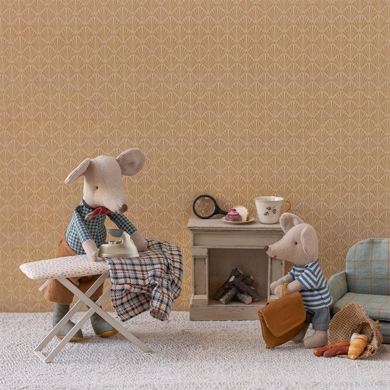 Maileg Granddad Mouse - Lifestyle - Ironing