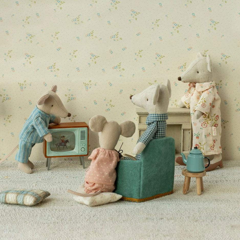 Maileg Grandma & Grandpa Mice in Cigar Box - Lifestyle