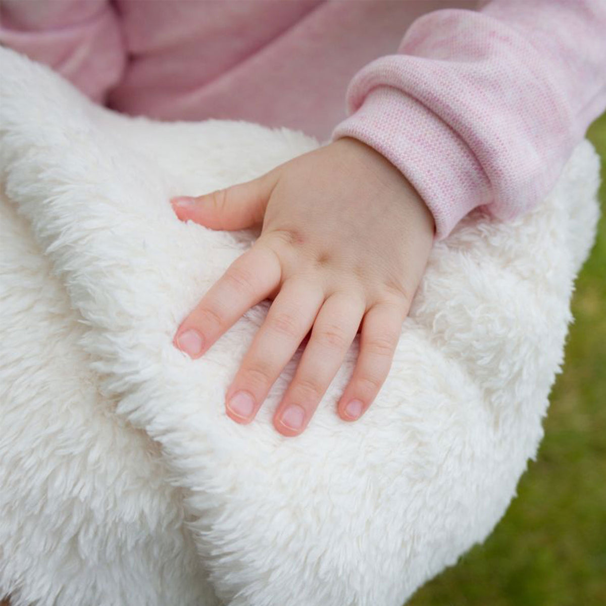 oh baby! Honeycomb Snowdrift Blanket - Pale Pink - Lifestyle