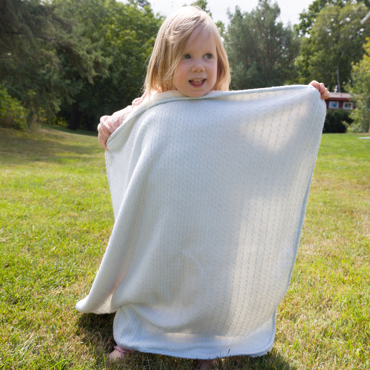 oh baby! Cable Knit Snowdrift Blanket - Sky Blue - Lifestyle