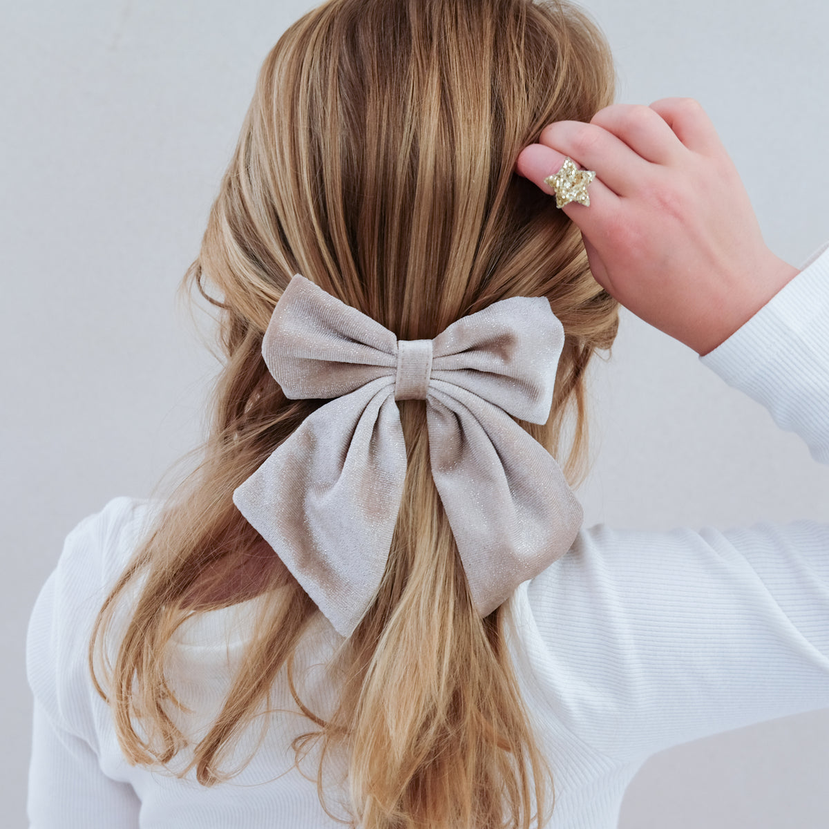 Agnes Oversized Bow Hair Clip - Back