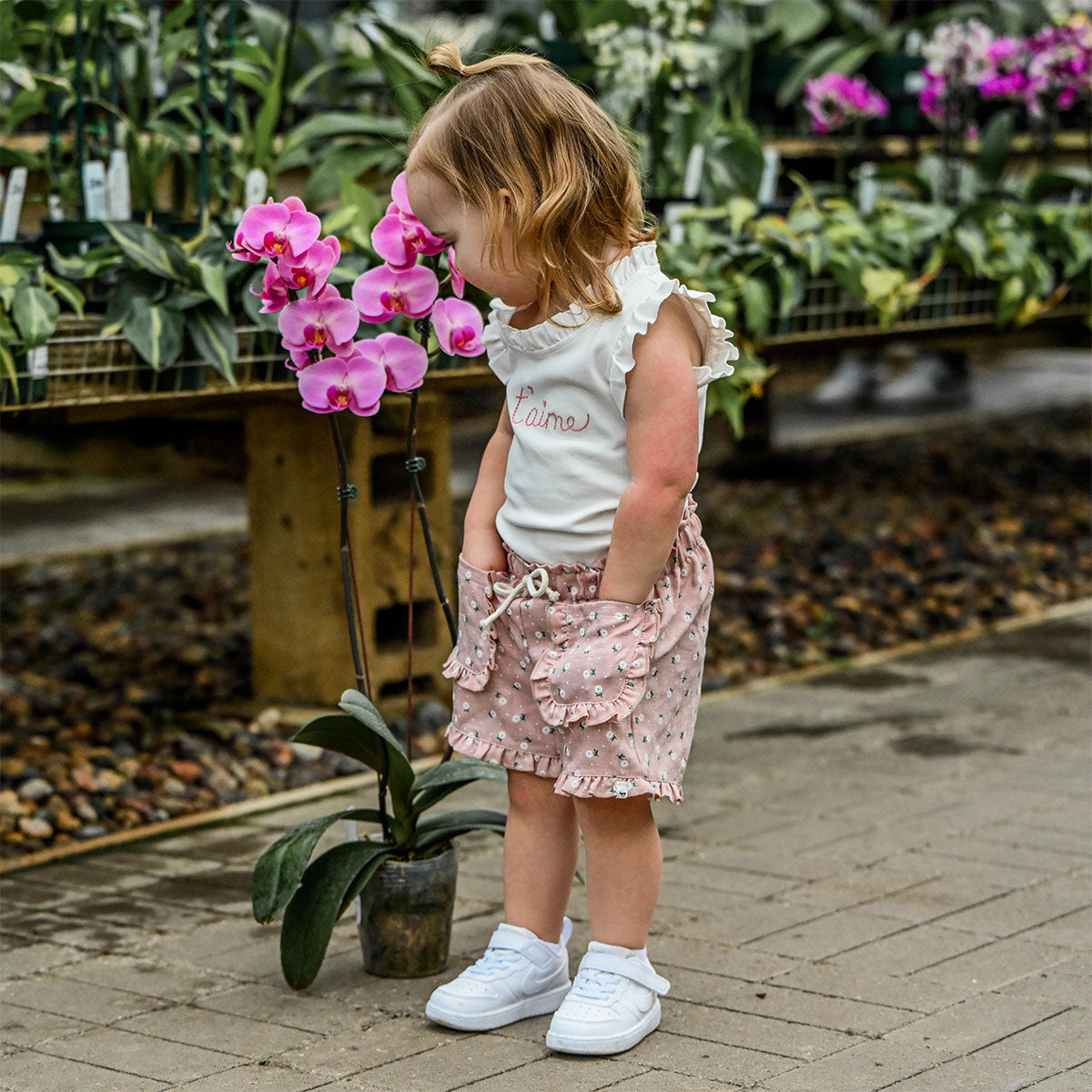 oh baby! Libby Ruffle Short - Sunbursts Flower Print - Blush - Lifestyle - Hands in the Pockets