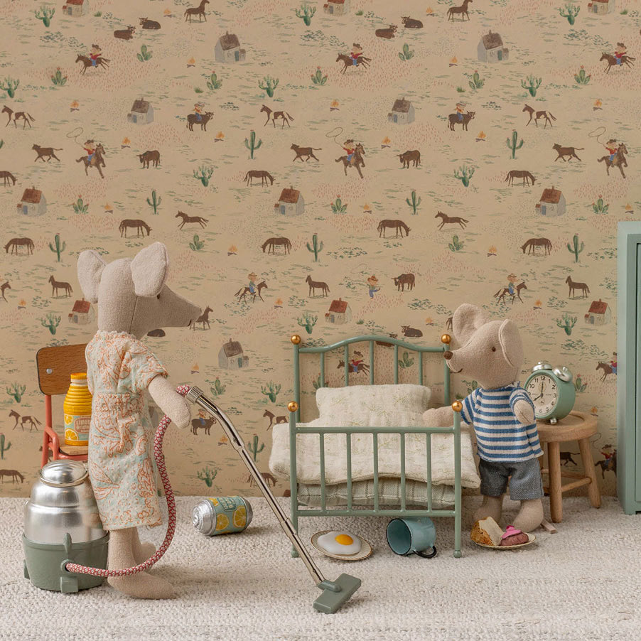 Maileg Vintage Bed, Mouse - Mint - Lifestyle